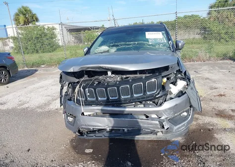 2018 Jeep Compass Latitude 4X4 from USA, damaged, VIN 3C4NJDBB2JT162614